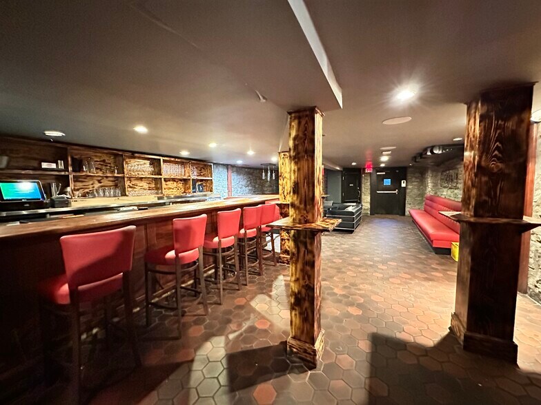 More Photos Of 917 W 44th St, Kansas City Restaurant For Sale
