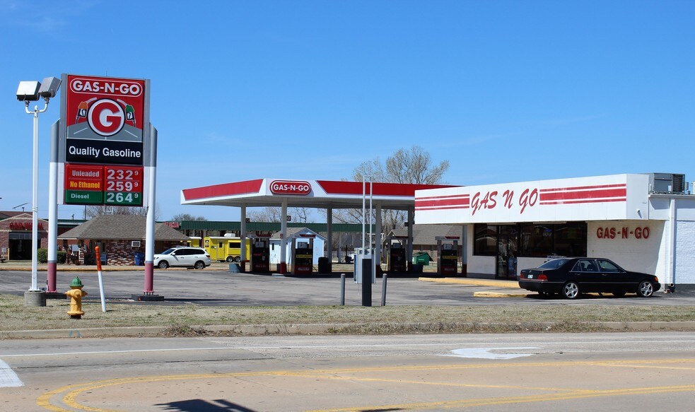 More Photos Of 357 W State Highway 152, Mustang Convenience Store For Sale