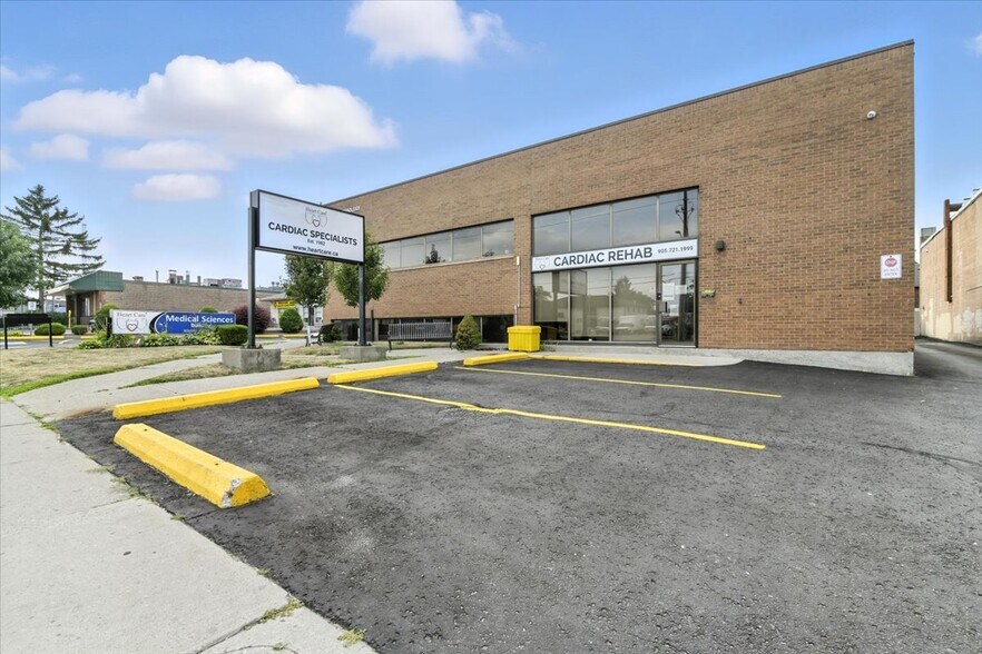 More Photos Of 372 King St, Oshawa Medical For Lease