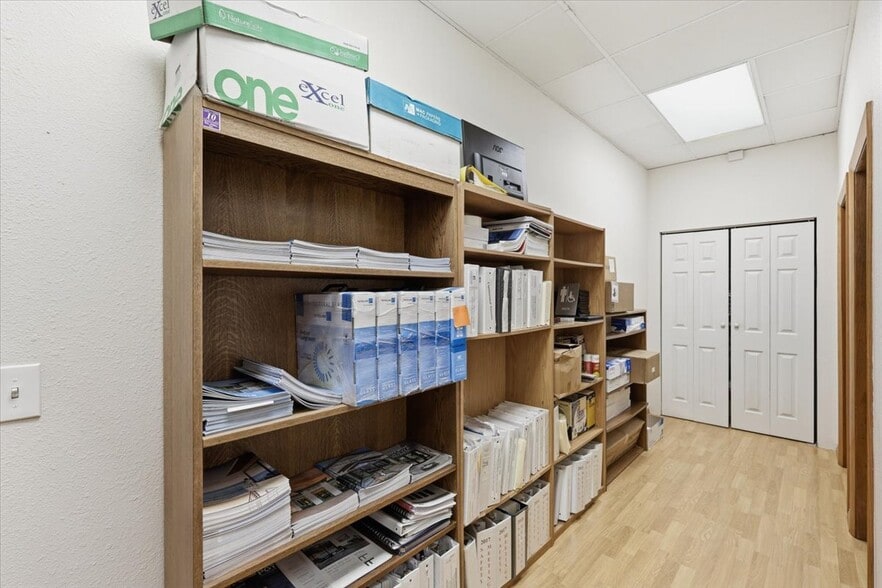 More Photos Of 711 60th St Ct E, Bradenton Light Distribution For Sale