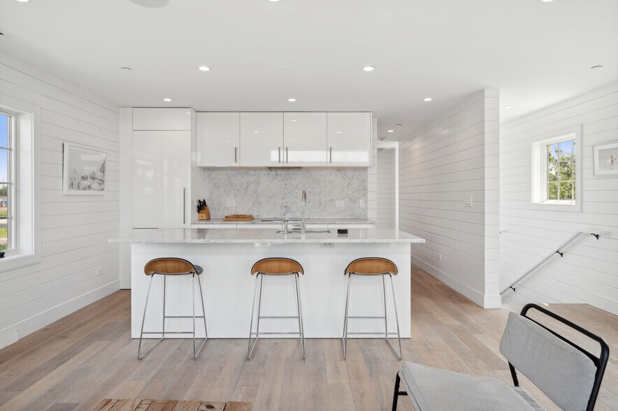 More Photos Of 45 S Euclid Ave, Montauk Storefront Retail Residential For Sale