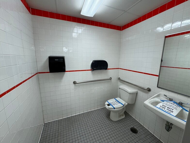 More Photos Of 5450 Monona Dr, Madison Service Station For Sale