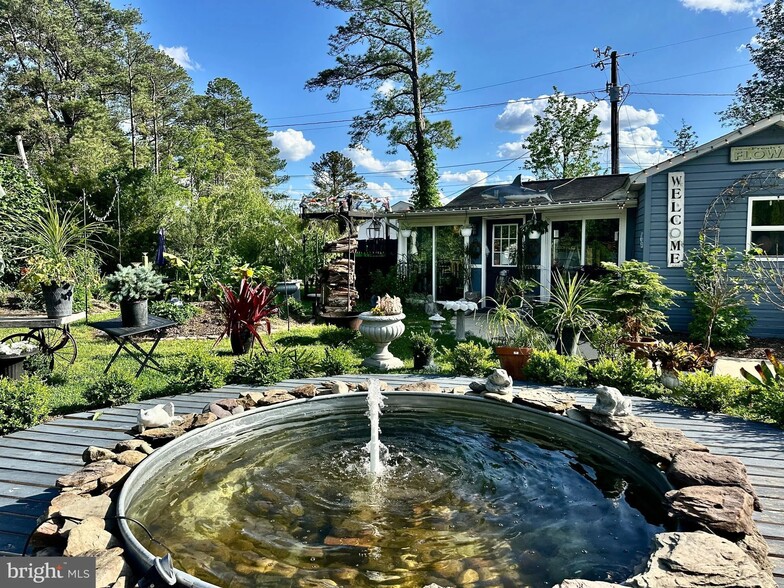 Primary Photo Of 16011 Cobb Island Rd, Newburg Garden Center For Lease