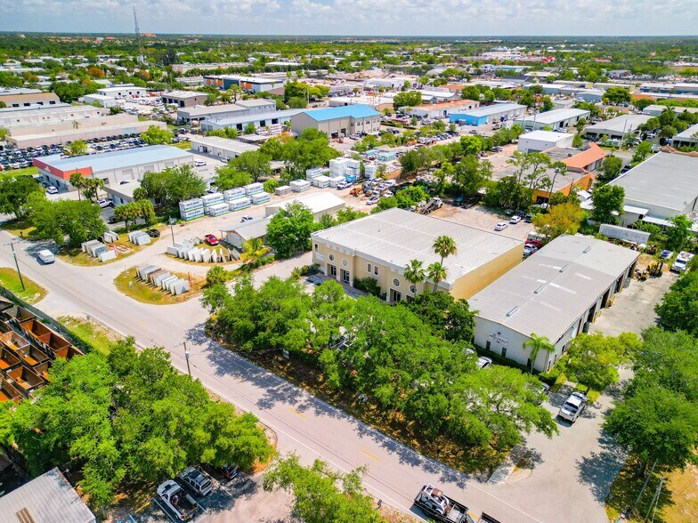 More Photos Of 5780 Taylor Rd, Naples Showroom For Sale