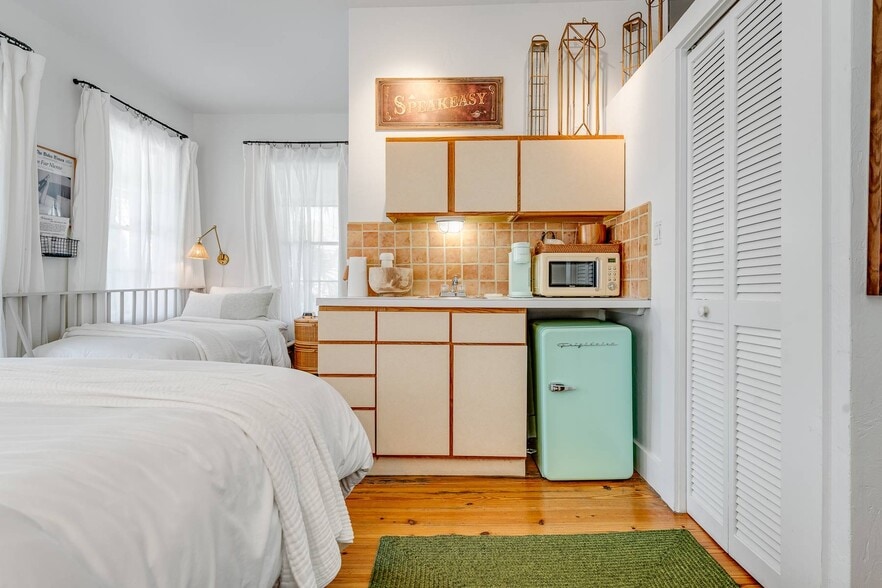 More Photos Of 1117 Duval St, Key West Hospitality For Sale