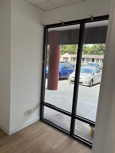 More Photos Of 3825 Market St, Wilmington General Retail For Lease