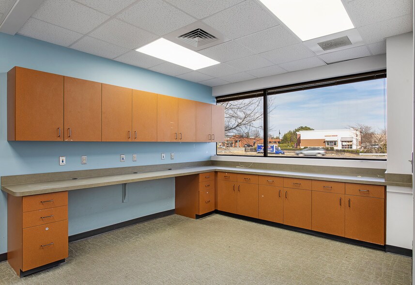 More Photos Of 11600 Busy St, Richmond Office For Lease