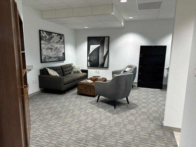 More Photos Of 8330-8350 Meadow Rd, Dallas Office For Sale