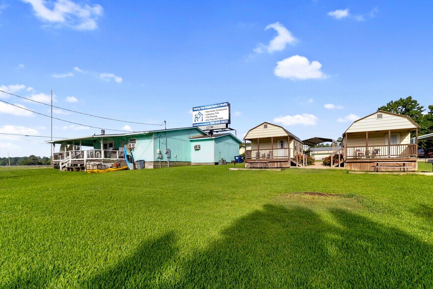 More Photos Of 13050 U.S. 190 hwy, Onalaska Freestanding For Sale