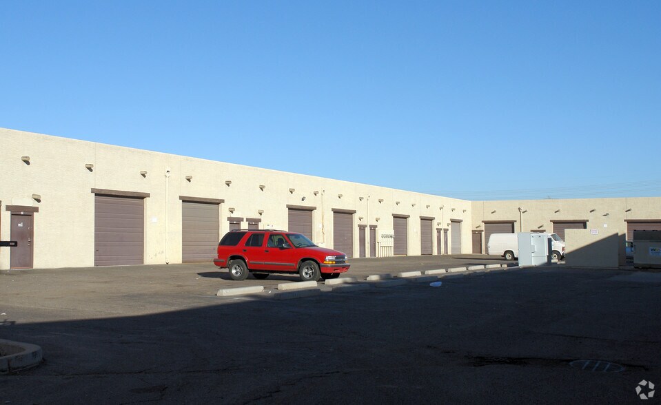 More Photos Of 2450 E Chambers St, Phoenix Warehouse For Lease