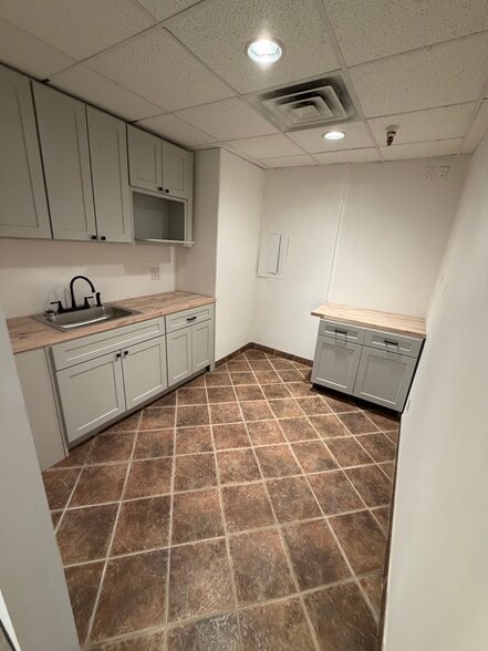 More Photos Of 5325 S Valley View Blvd, Las Vegas Warehouse For Lease