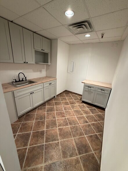 More Photos Of 5325 S Valley View Blvd, Las Vegas Warehouse For Lease