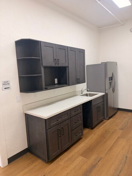 More Photos Of 423-425 Bancroft Ave, San Leandro Freestanding For Lease