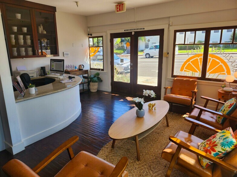 More Photos Of 101 N Pacific Coast Hwy, Redondo Beach Storefront Retail Office For Lease