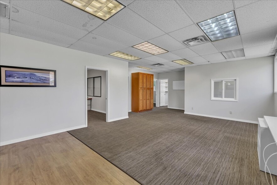 More Photos Of 3701 W G St, Bremerton Service For Sale