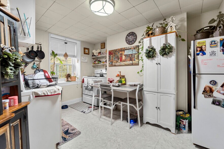 More Photos Of 8298 Main St, Ellicott City Office For Sale