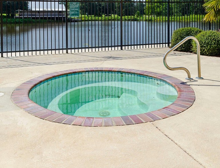 More Photos Of 957 Cedar Lake Rd, Biloxi Hotel For Sale