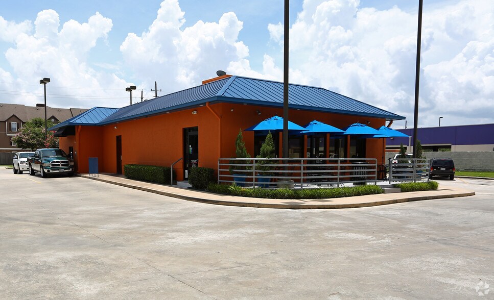 Primary Photo Of 8422 Highway 6 N, Houston Restaurant For Lease