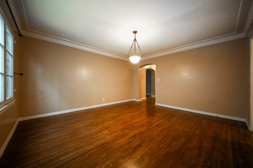 More Photos Of 147 N Detroit St, Los Angeles Apartments For Sale