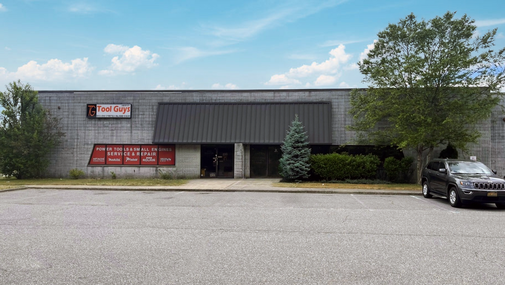 Primary Photo Of 11 Farber Dr, Bellport Warehouse For Lease