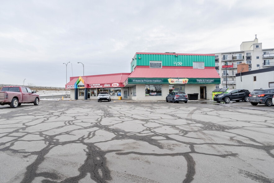 More Photos Of 780 Boul Saint-Joseph, Gatineau General Retail For Sale