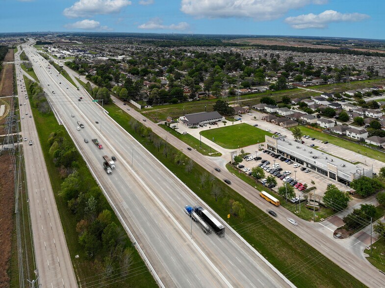 More Photos Of 11411 N Sam Houston Pky E, Humble Unknown For Lease