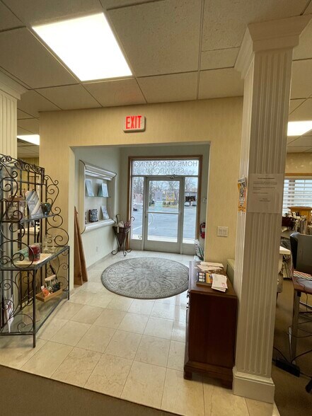 More Photos Of 59 Sunrise hwy, East Islip Freestanding For Lease