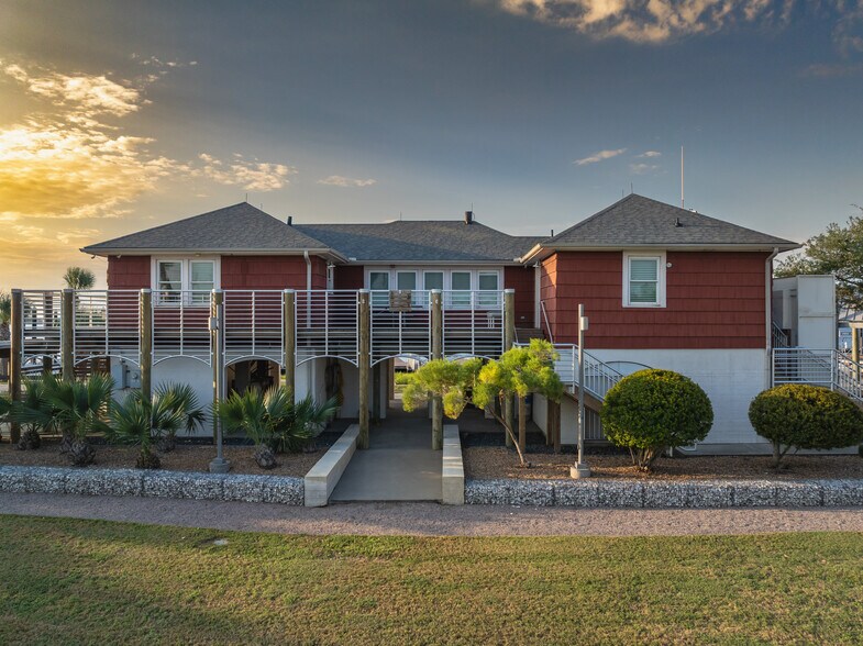 More Photos Of 7509 Broadway St, Galveston Lodge Meeting Hall For Sale