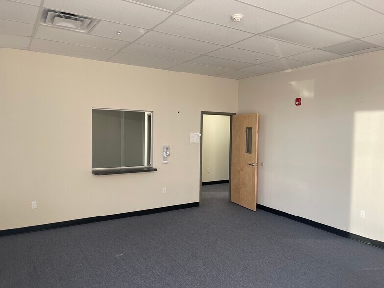 More Photos Of 1070 S Bishop Ave, Rolla Storefront For Lease