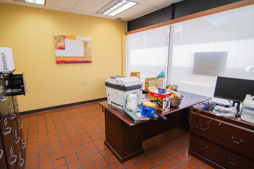 More Photos Of 1439 Sunset Blvd, Steubenville Flex For Sale