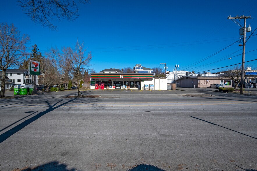More Photos Of 4312 SW Admiral Way, Seattle Convenience Store For Sale