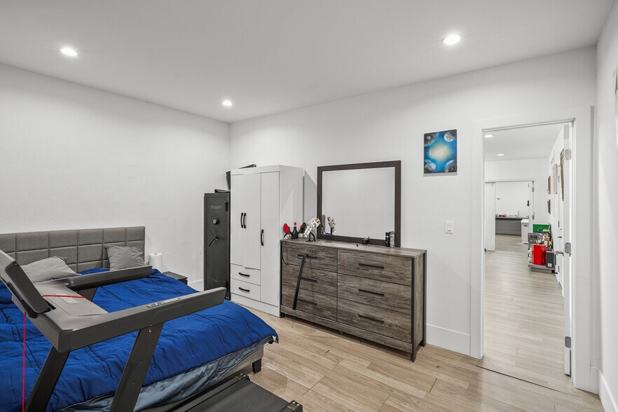 More Photos Of 1130 N Hollywood Way, Burbank Freestanding For Lease