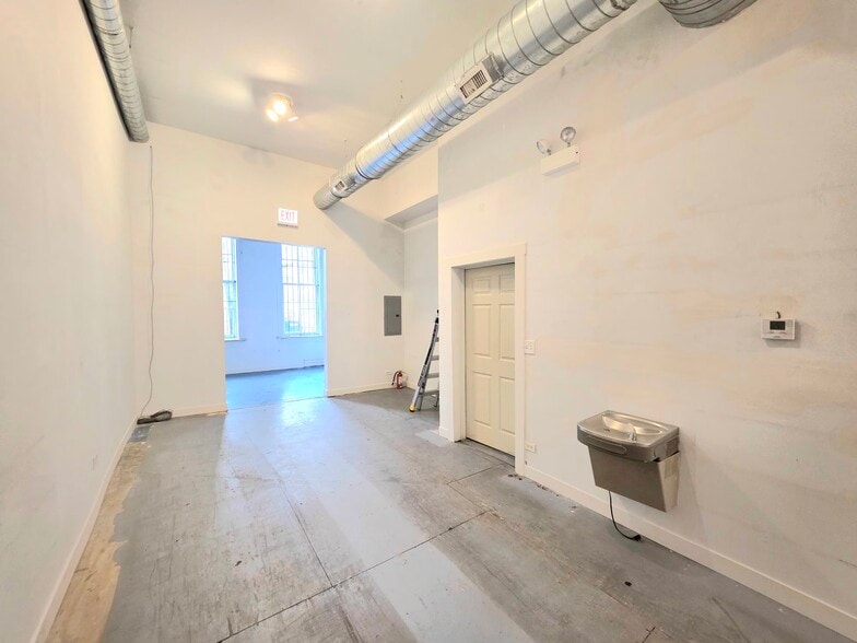 More Photos Of 1102 W 18th St., Chicago Apartments For Lease