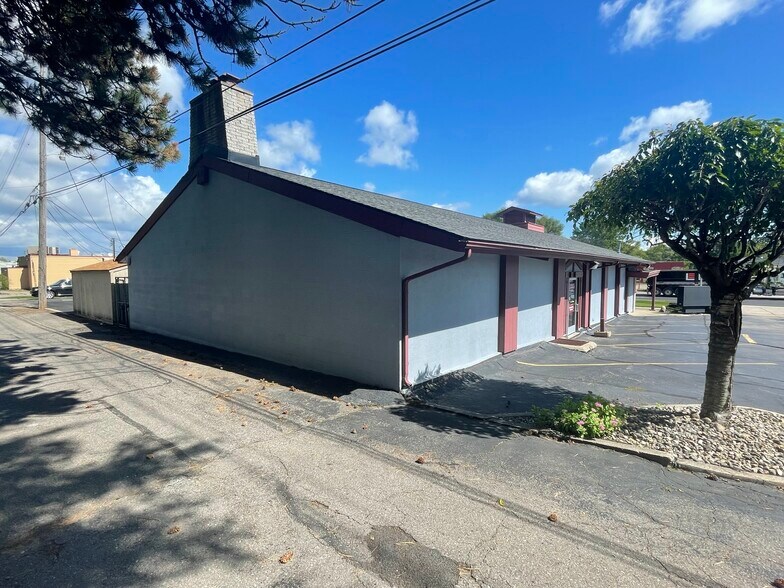 More Photos Of 1430 S Gratiot Ave, Mount Clemens Freestanding For Sale