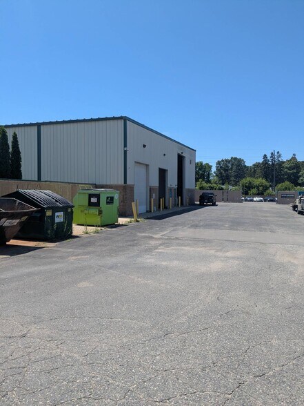 More Photos Of 12801 Silver Lake Rd, Brighton Manufacturing For Sale
