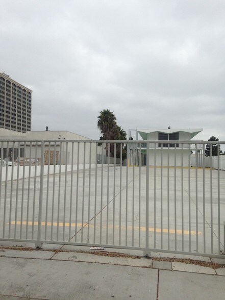 More Photos Of 653-657 W 19th St, Costa Mesa Office For Lease