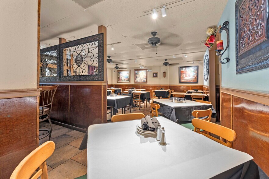 More Photos Of 7390 Shoal Line Blvd, Weeki Wachee Specialty For Sale