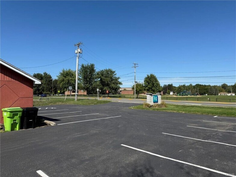 More Photos Of 5998 State Route 31, Cicero Freestanding For Sale