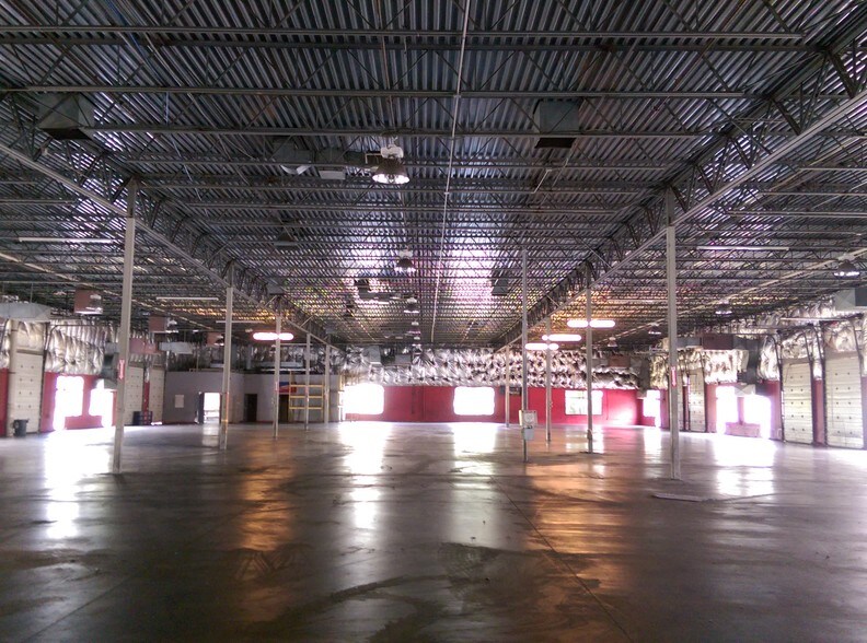 More Photos Of 45915 Maries Rd, Sterling Warehouse For Lease