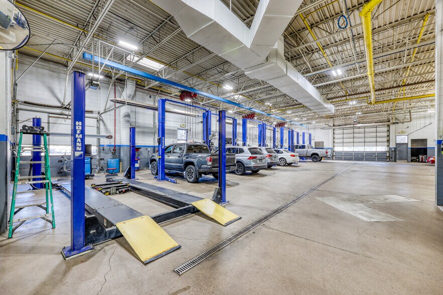 More Photos Of 2150 S Havana St, Aurora Auto Dealership For Sale