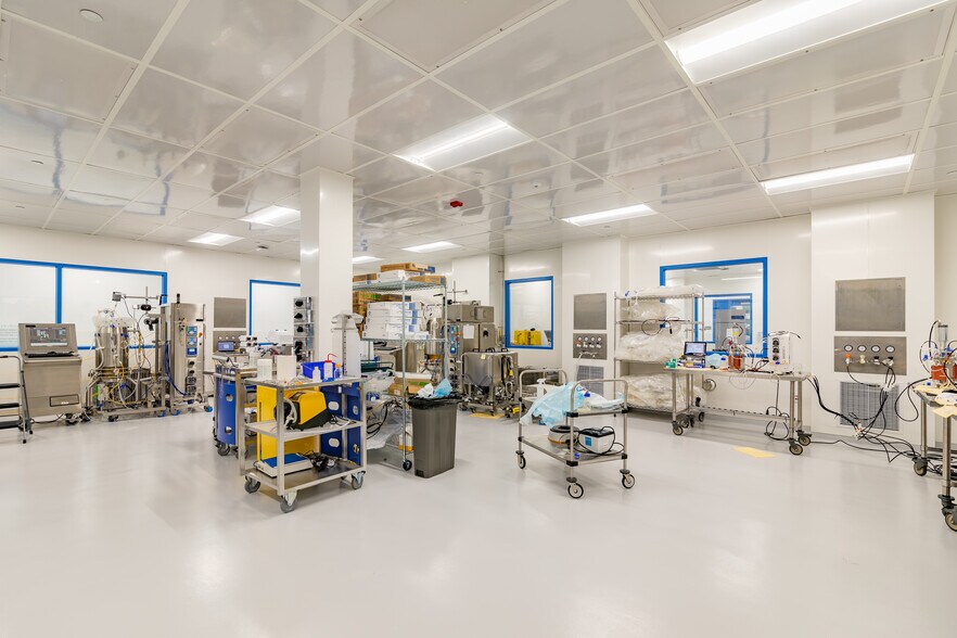 More Photos Of 727 Norristown Rd, Lower Gwynedd Research And Development For Lease