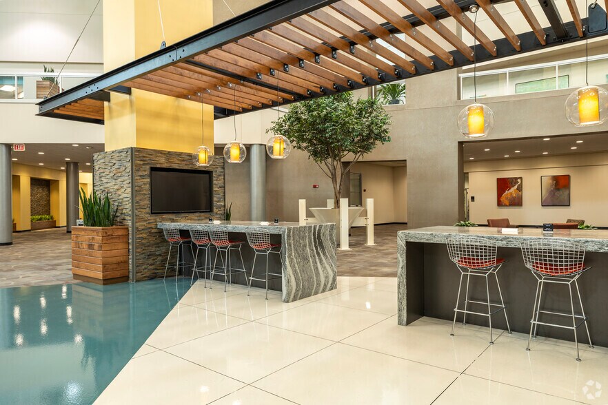 More Photos Of 5701 E Hillsborough Ave, Tampa Office For Lease