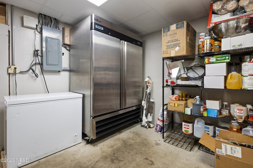 More Photos Of 411 3rd Ave, Clear Lake Restaurant For Sale