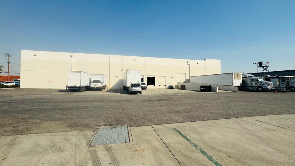 More Photos Of 5866 Smithway St, Commerce Warehouse For Lease
