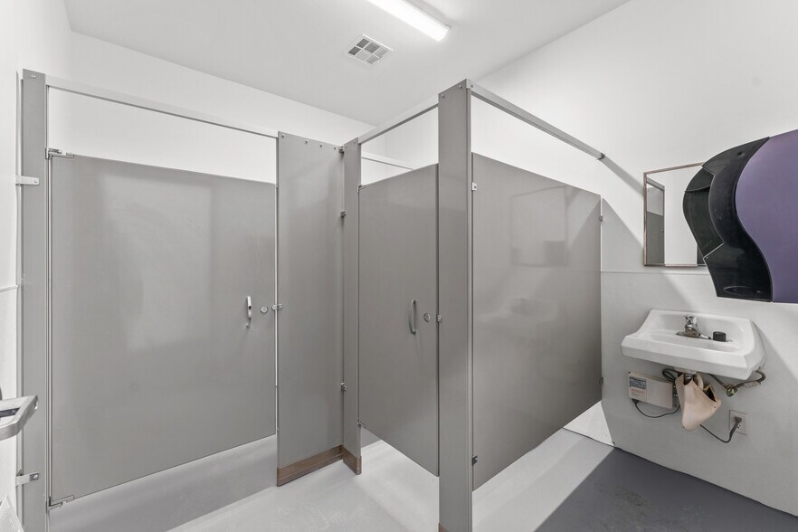 More Photos Of 3535 N Anza Rd, Palm Springs Warehouse For Sale