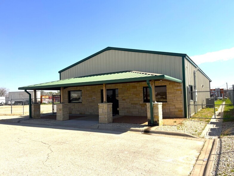 Primary Photo Of 3810 Spraberry Dr, San Angelo Flex For Sale
