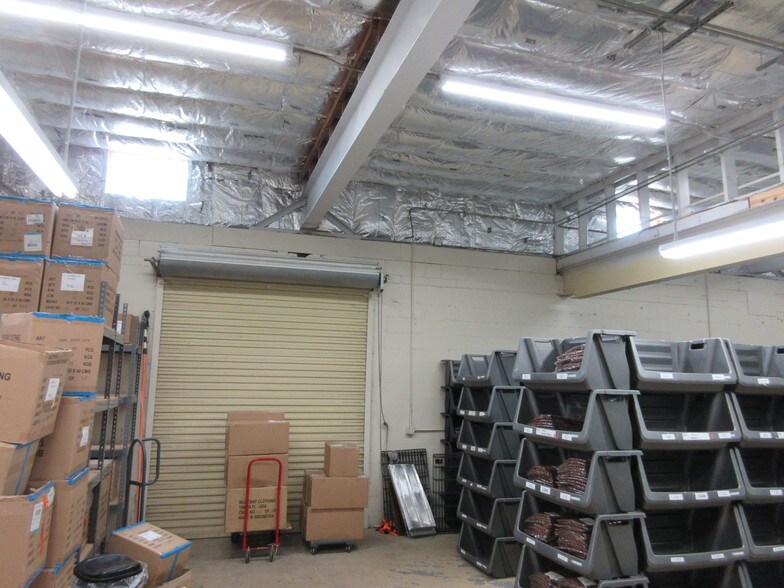 More Photos Of 15445 N Nebraska Ave, Lutz Warehouse For Lease