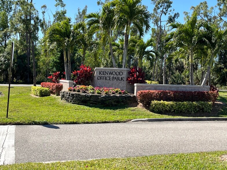 More Photos Of 12734 Kenwood Ln, Fort Myers Medical For Lease