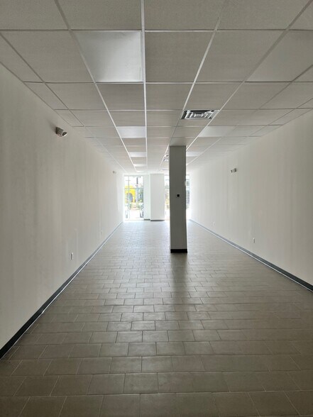 More Photos Of 6324 West, Houston Storefront Retail Office For Lease