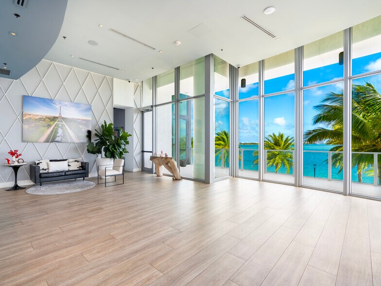 More Photos Of 2955 NE 7th Ave, Miami Storefront Retail Office For Sale